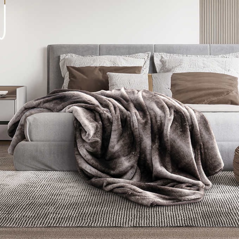 MON CHATEAU Luxurious Faux Fur Queen Blanket, Silky Soft, Kodiak Brown 98 x 92”